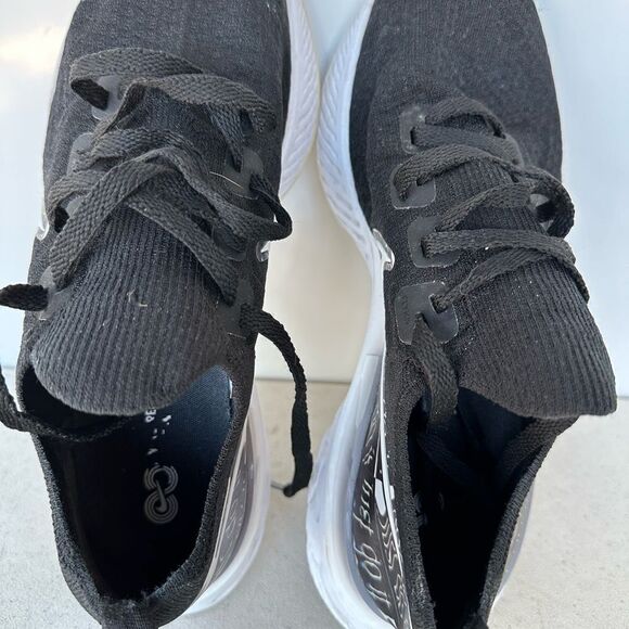 Nike React Infinity Woman's Running Shoe Red / Black Size 9,5 CQ7331-993 - Picture 6 of 8